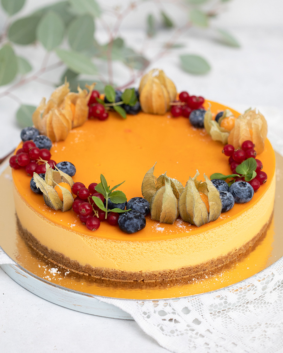 Sea buckthorn mousse cake | Gourmet | Interflora Eesti. Flower Delivery