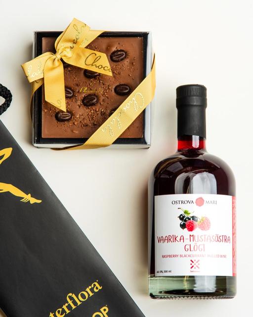 Gift bag with organic Glög (0 % alc) and chocolate bar with liqueur filling 