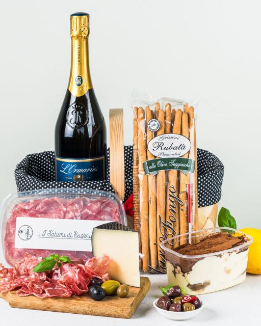 Piccolo gourmet box with L'Ormarins Blanc de Blancs sparkling wine