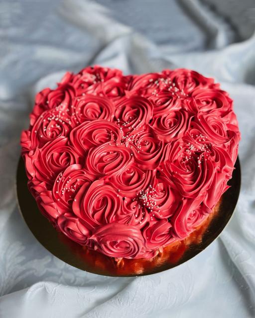 Heart-shaped zephyr cake